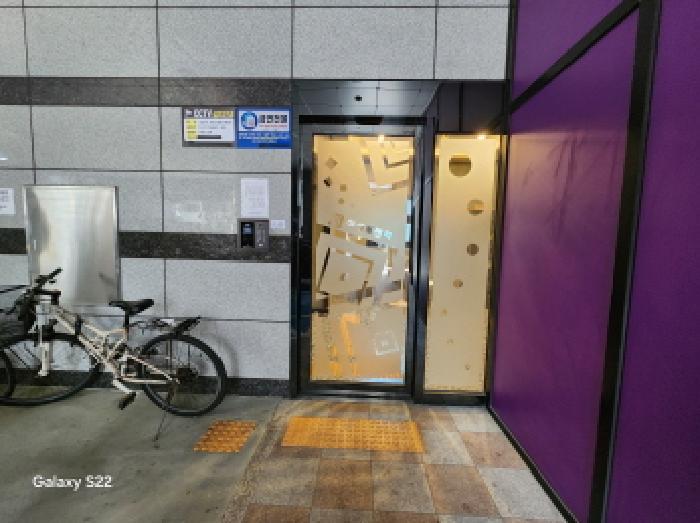 이건 부동산 세대공동출입구