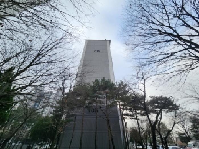 - 본건 외관 전경
