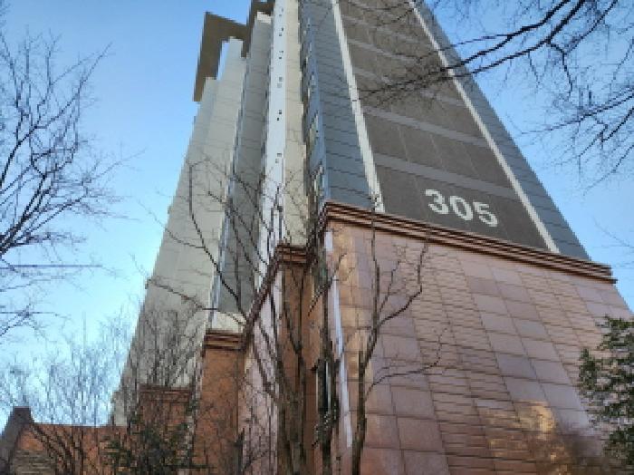 - 본건 외관 전경(305동)