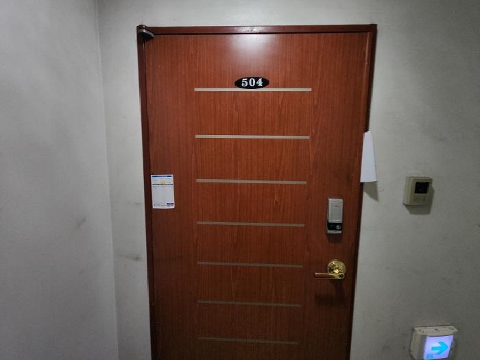 출입문 및 안내장