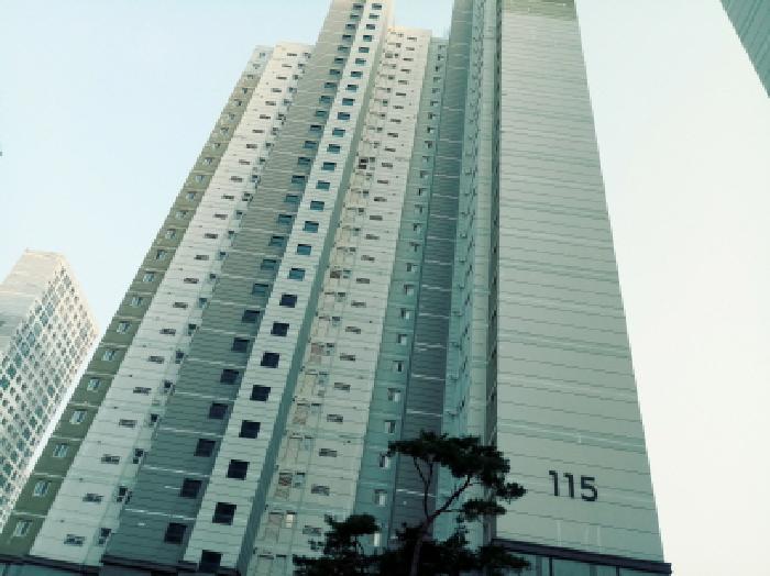 * 본건 1동 건물 전경