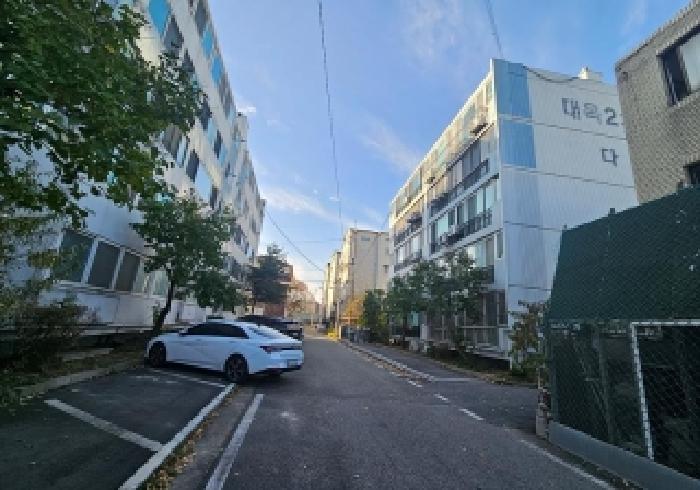 본건 아파트 지상 주차장 전경 