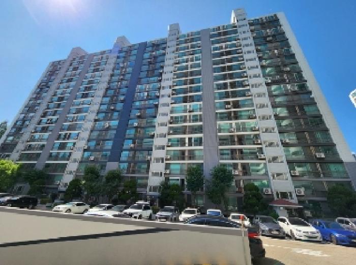 부동산 소재 건물 전경(정면)