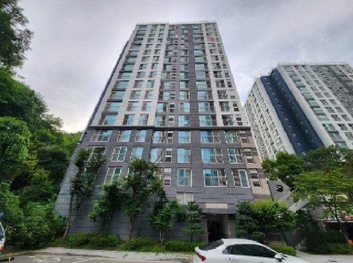 부동산 소재 건물 전경