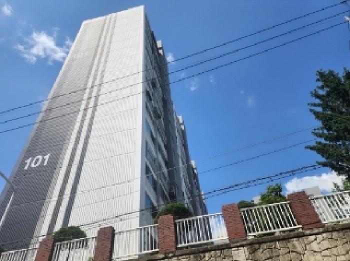 본건