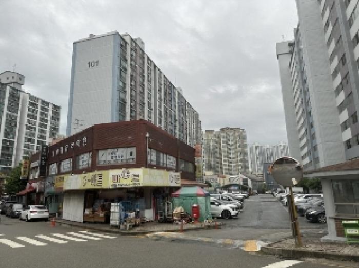 본건