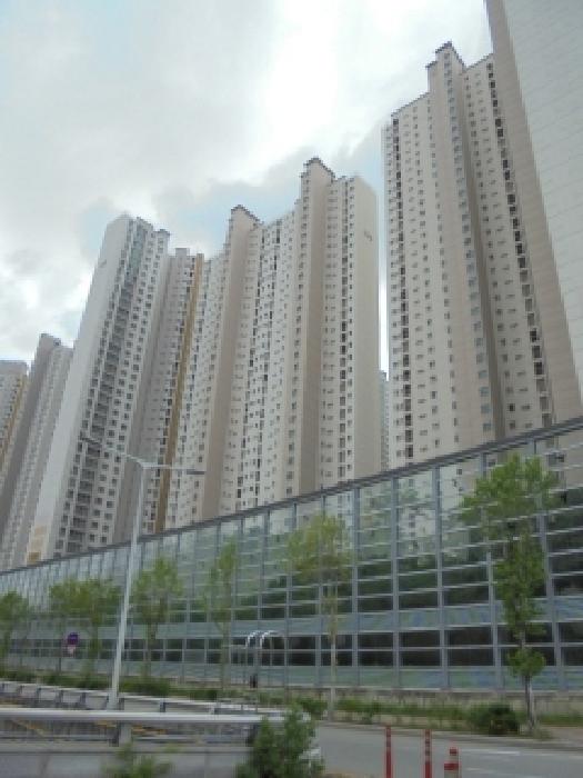 본건
