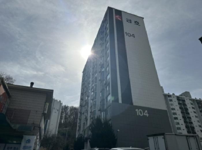 본건