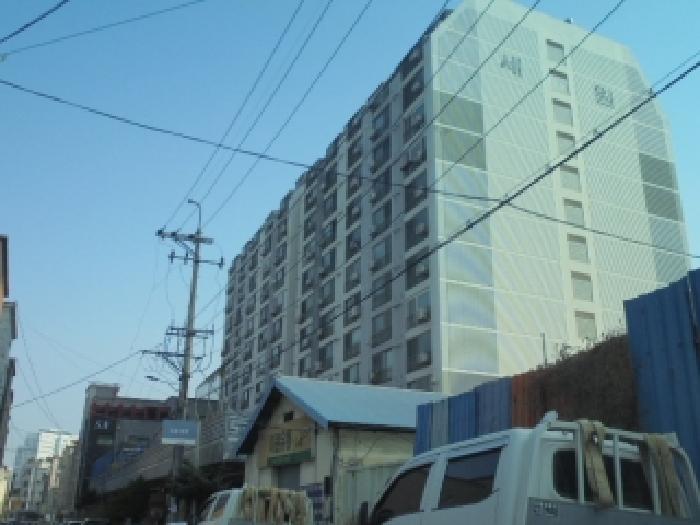 본건