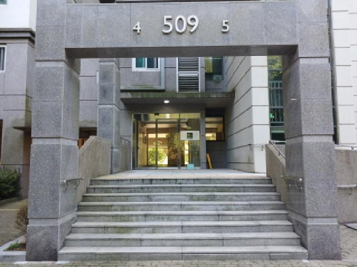 공동현관 출입구