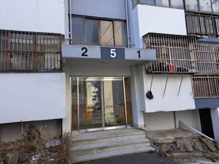 본건 5동 공동출입구