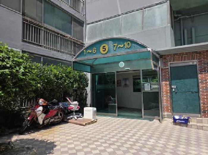 본건 5동 공동출입구