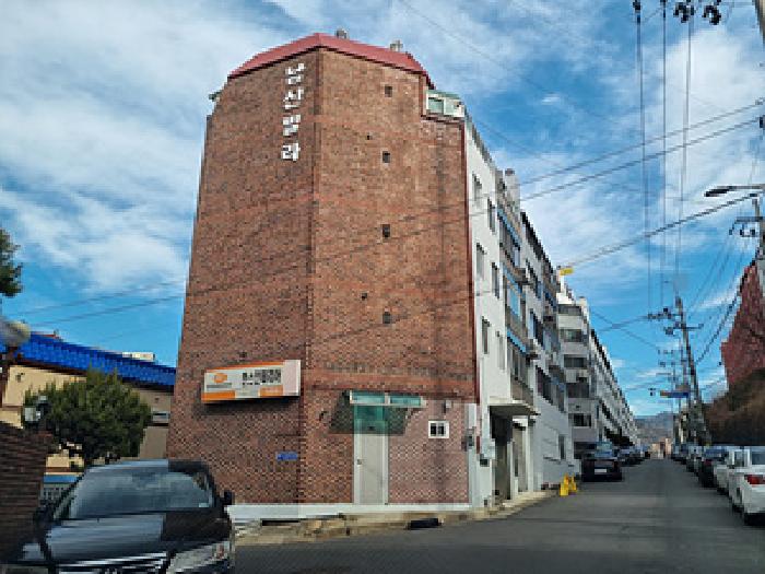 본건 전경(외벽에 남산빌라 표시있음)