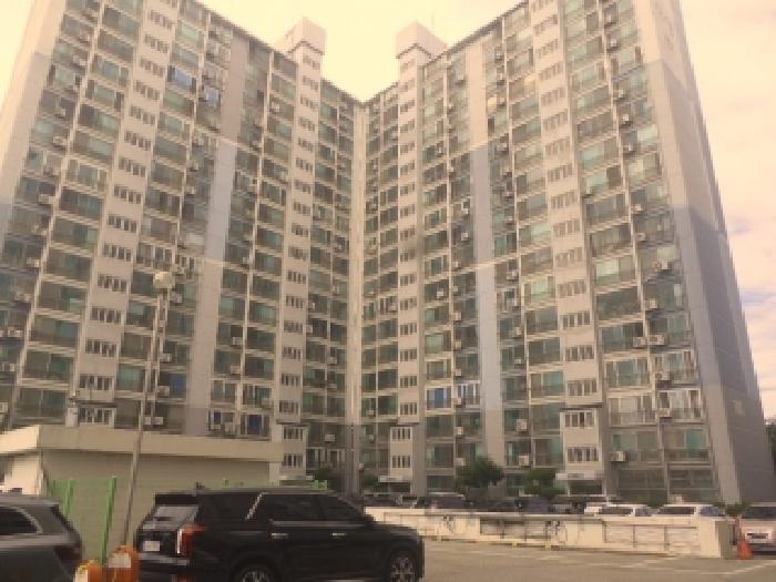 본건 건물이 소재하는 1동 건물의 전경 