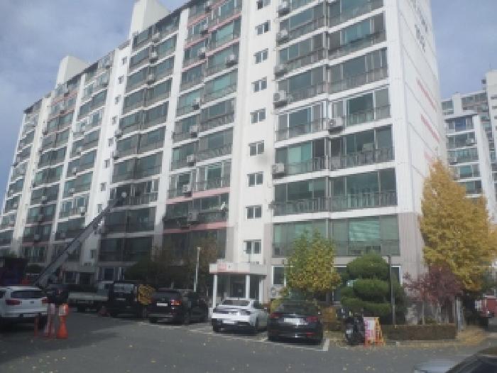 본건 건물이 소재하는 1동건물의 전경