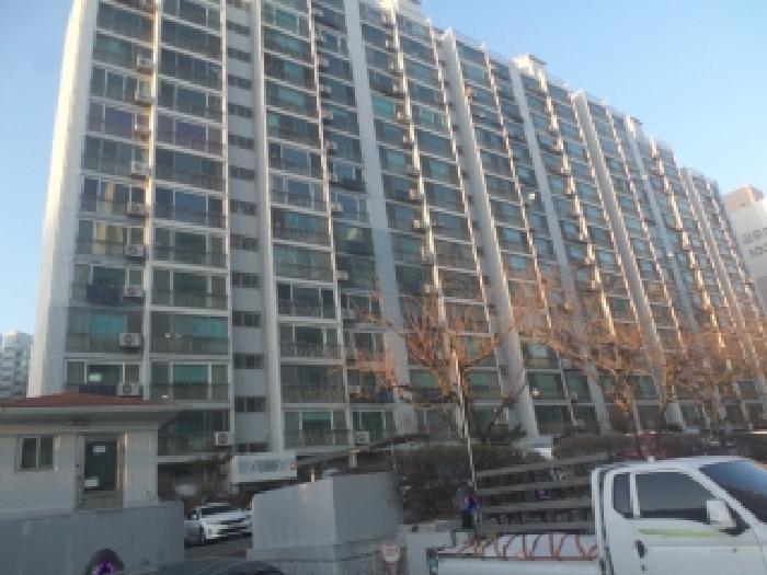 본건 건물이 소재하는 1동건물의 전경