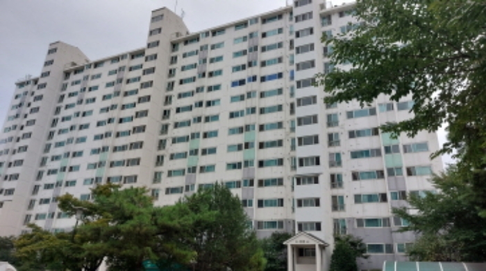 1동 건물의 전경
