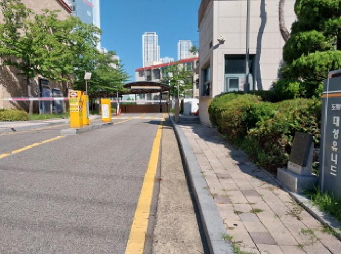 아파트 입구