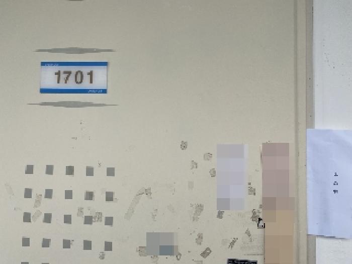 1701호 출입문(안내문)