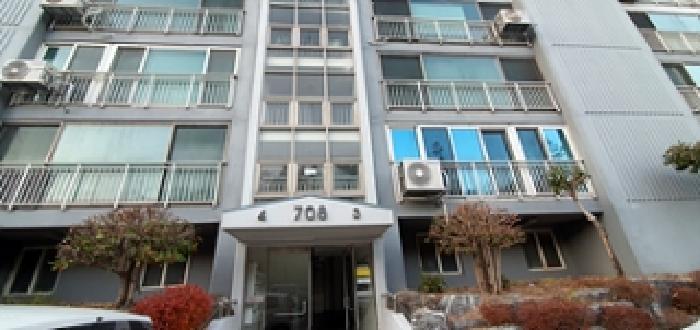 본건 출입구 전경