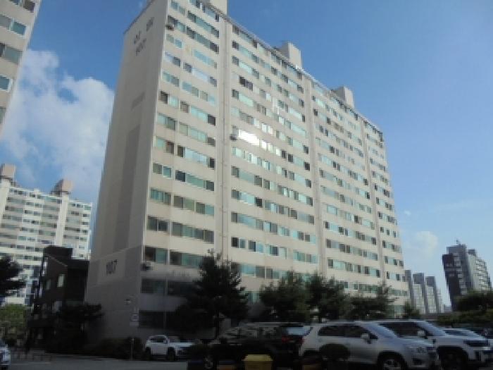 본건