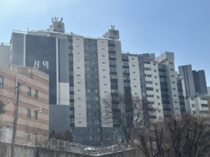 본건