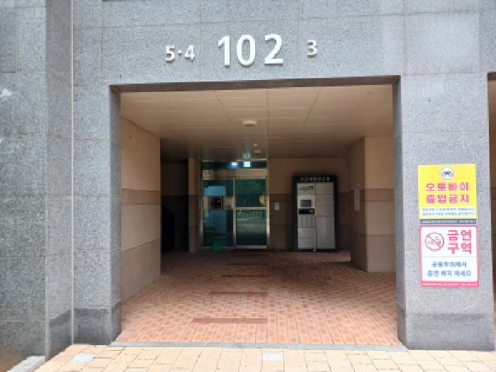 공동현관 출입구