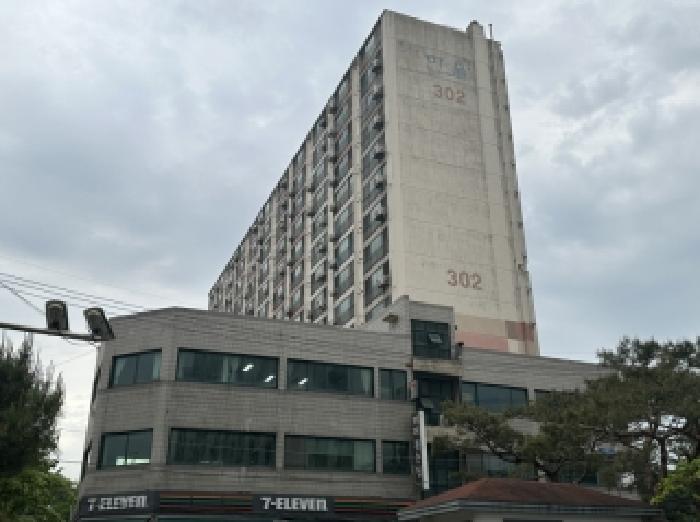 본건