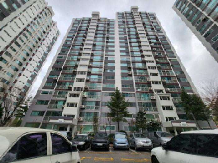 이건 부동산 외관 전경
(102동)