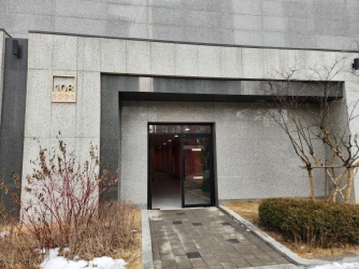 본건 전경(공동출입문)