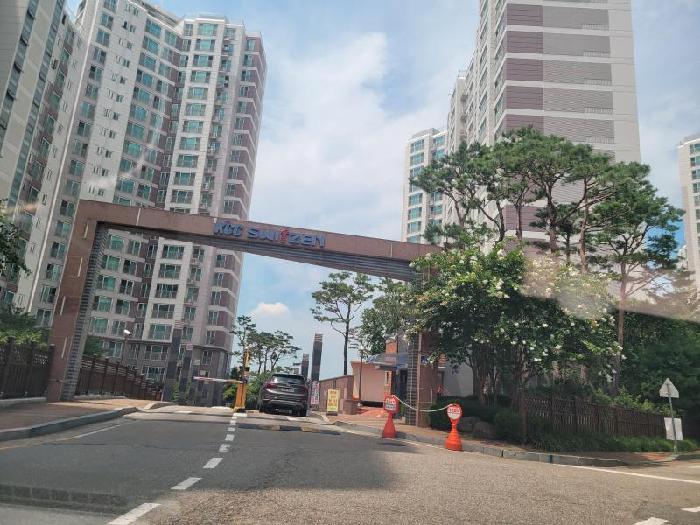 아파트 정문