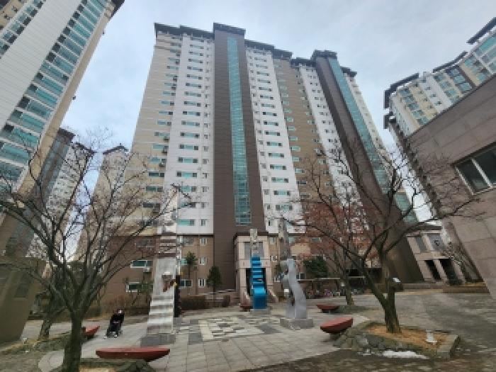* 본건 목적물 소재 건물 전경
