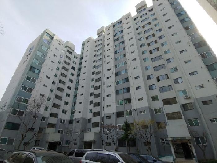 부동산 소재 건물 전체 전경