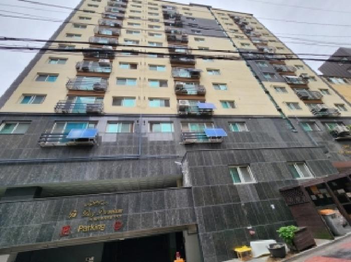 부동산 소재 건물 전경