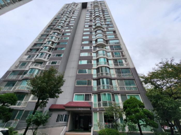 부동산 소재 건물 전경