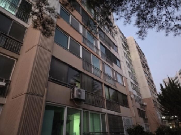 본건 아파트 정면 모습