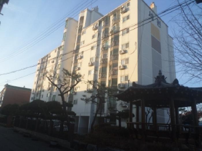 본건 건물이 소재하는 1동건물의 전경