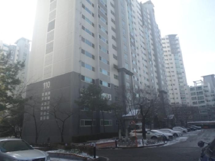 본건 건물이 소재하는 1동건물의 전경