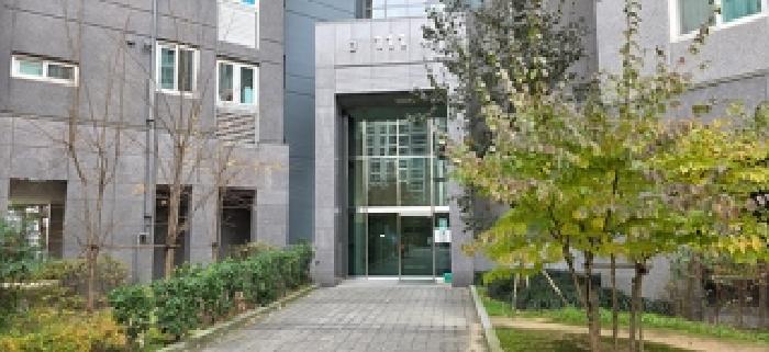 본 부동산 공용현관문 모습