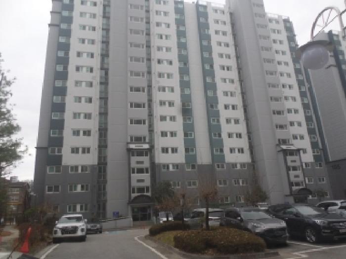 본건 건물이 소재하는 1동건물의 전경