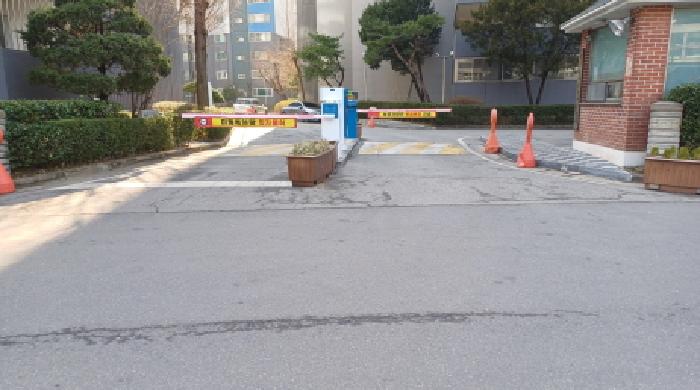 아파트 출입구