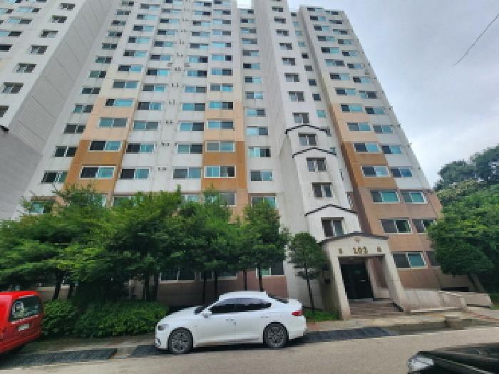 해당 아파트 102동 외관 전경