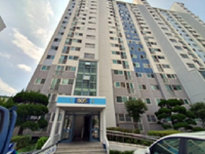 본건 출입구 전경