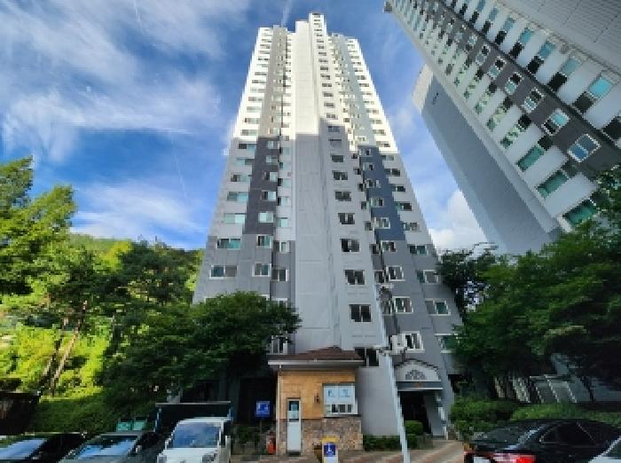 부동산 소재 건물 전경