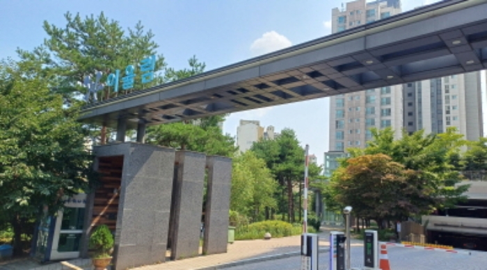 아파트 출입구
