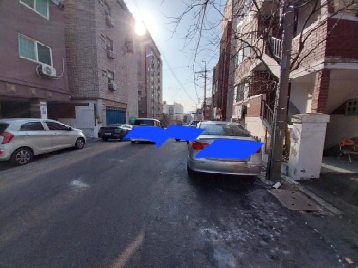 건물 앞 도로