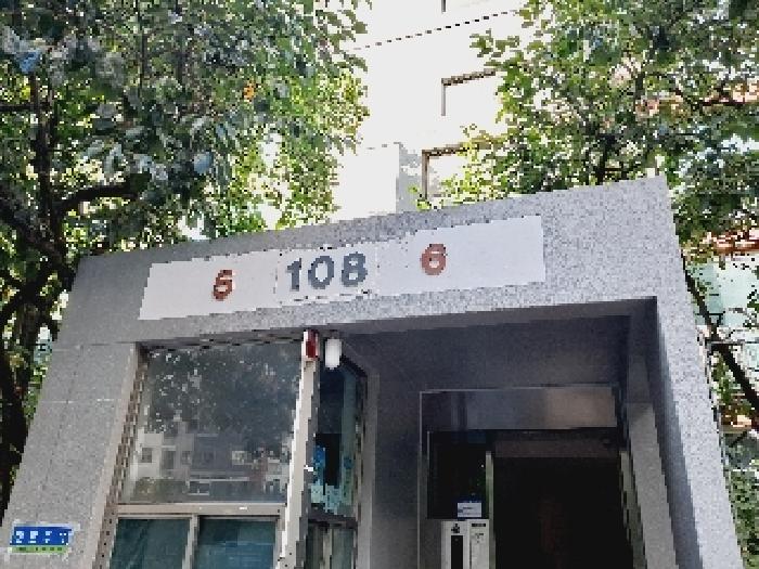 본건 출입구