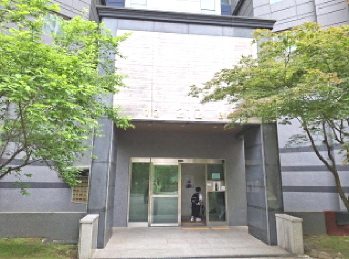 목록1 건물 공동 출입구 모습