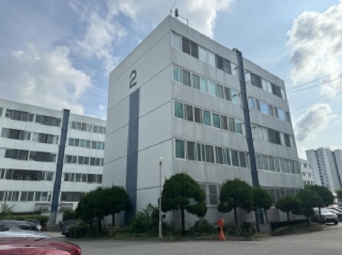 본건