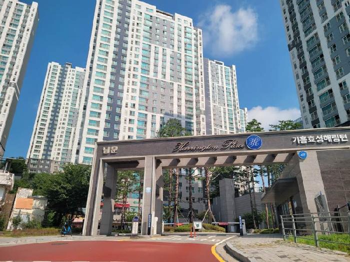 아파트주출입구